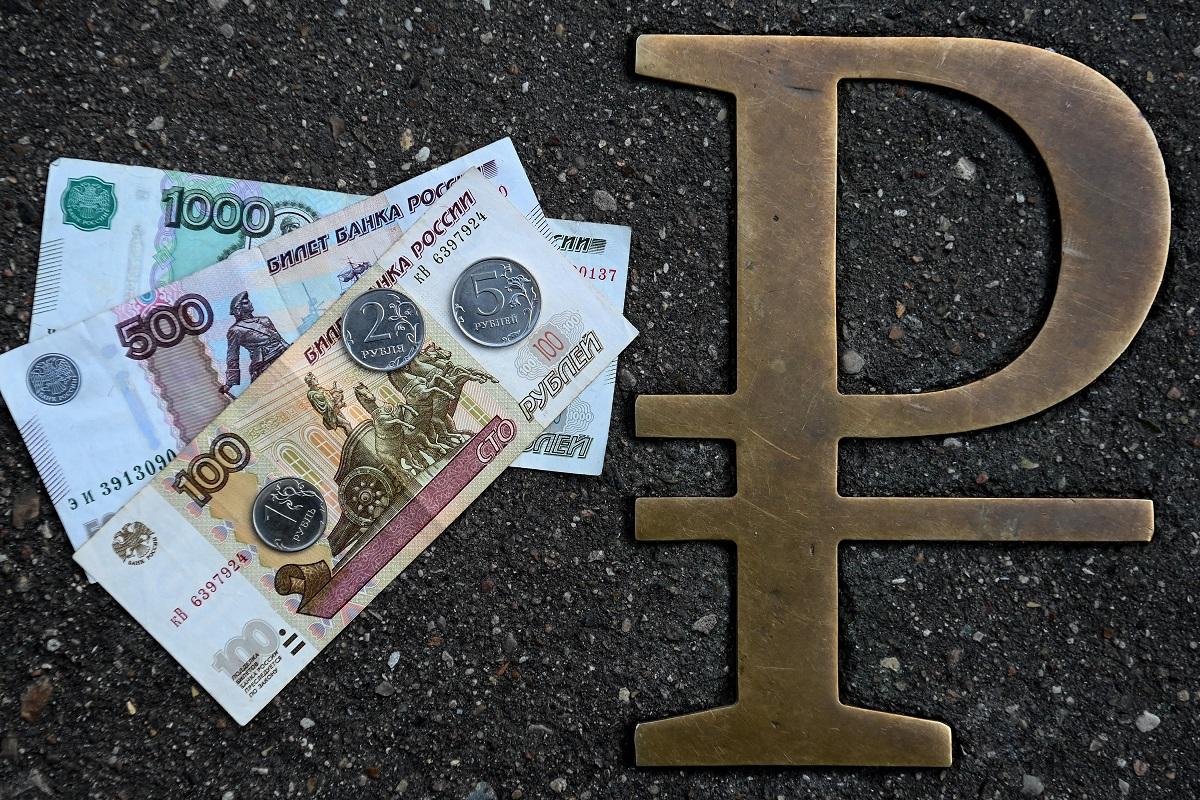 Ruble Falls to 99 Against Us Dollar, Following Monthslong Decline
